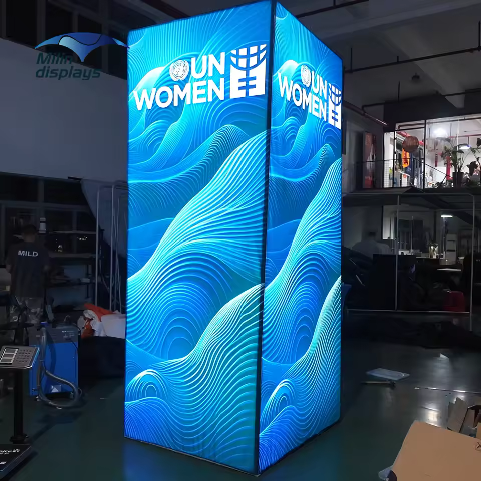 Cubo luminoso LED 3D in alluminio personalizzabile — dettaglio 2